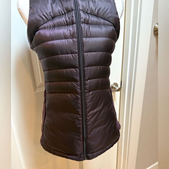 Lululemon Down For A Run Vest II Black Cherry Size 8 EUC - Picture 7 of 17